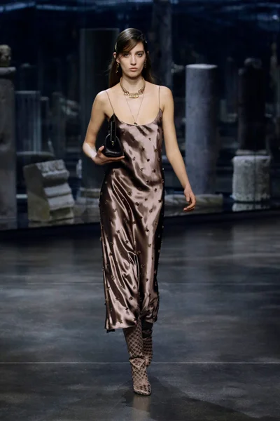 Look 25